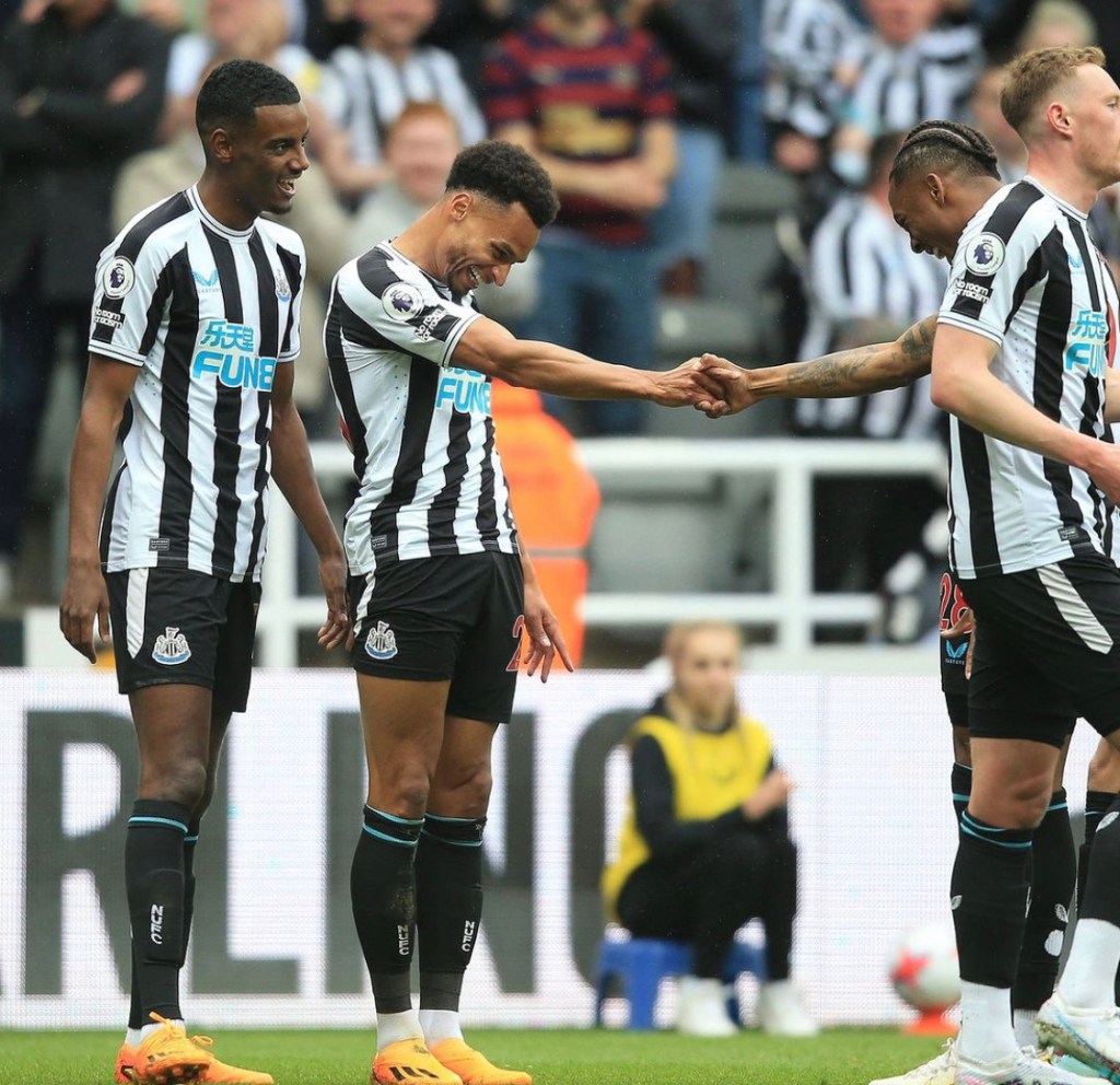 Wachezaji wa Newcastle United wakijiandaa dhidi ya Arsenal
