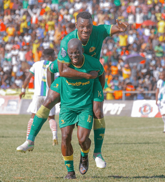 JOSEPH Guede namba 14 na Aziz Ki namba 10