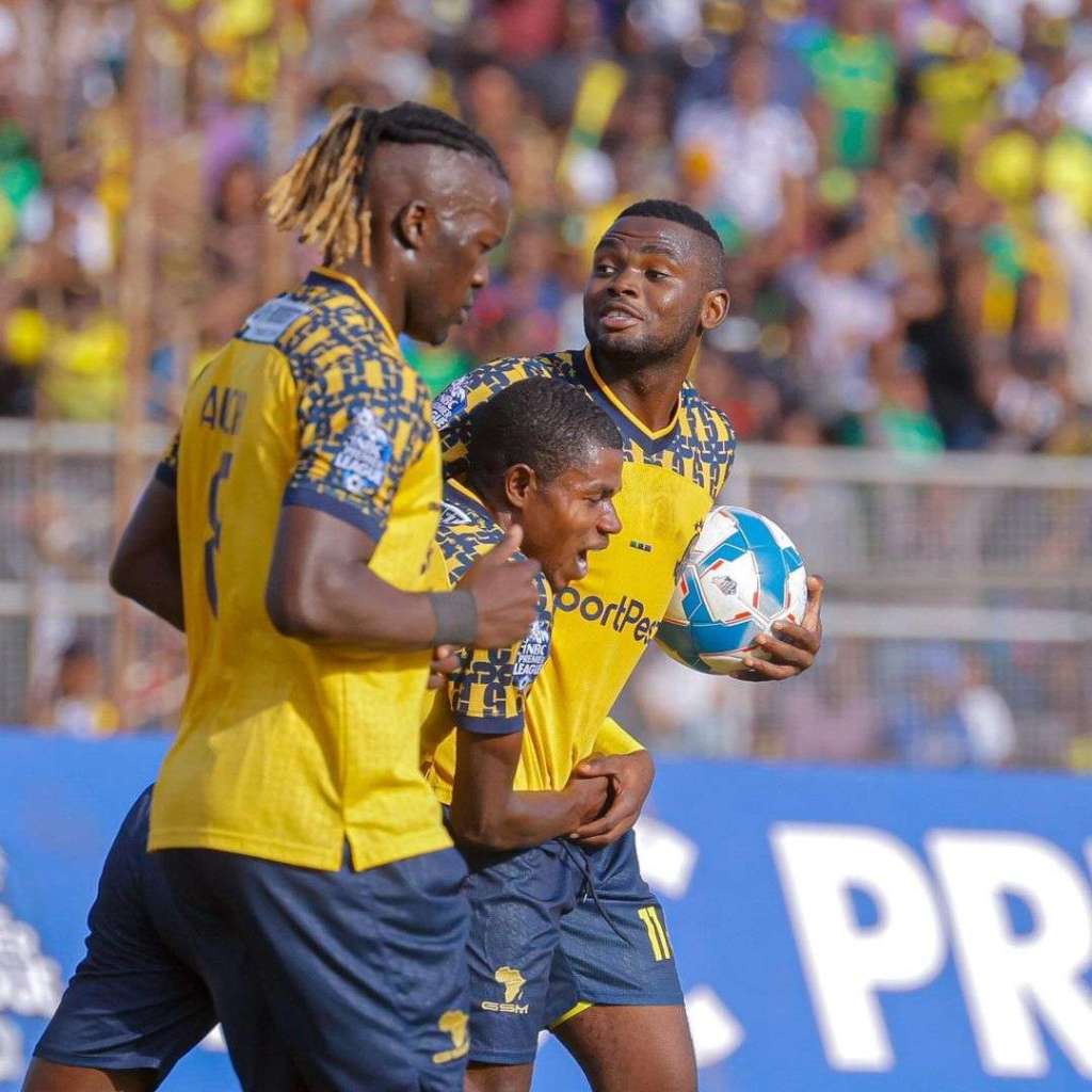 Jean Baleke, Aucho na Maxi