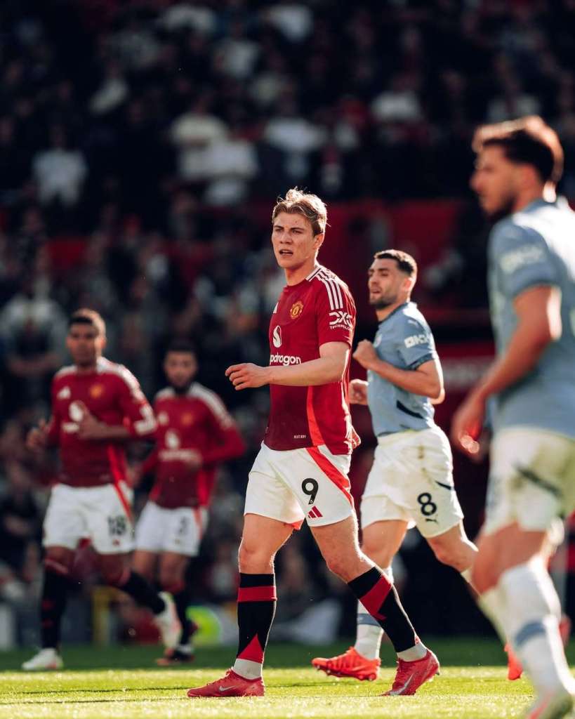 Searching for the opener #MUFC #ManUtd #OldTrafford #PremierLeague