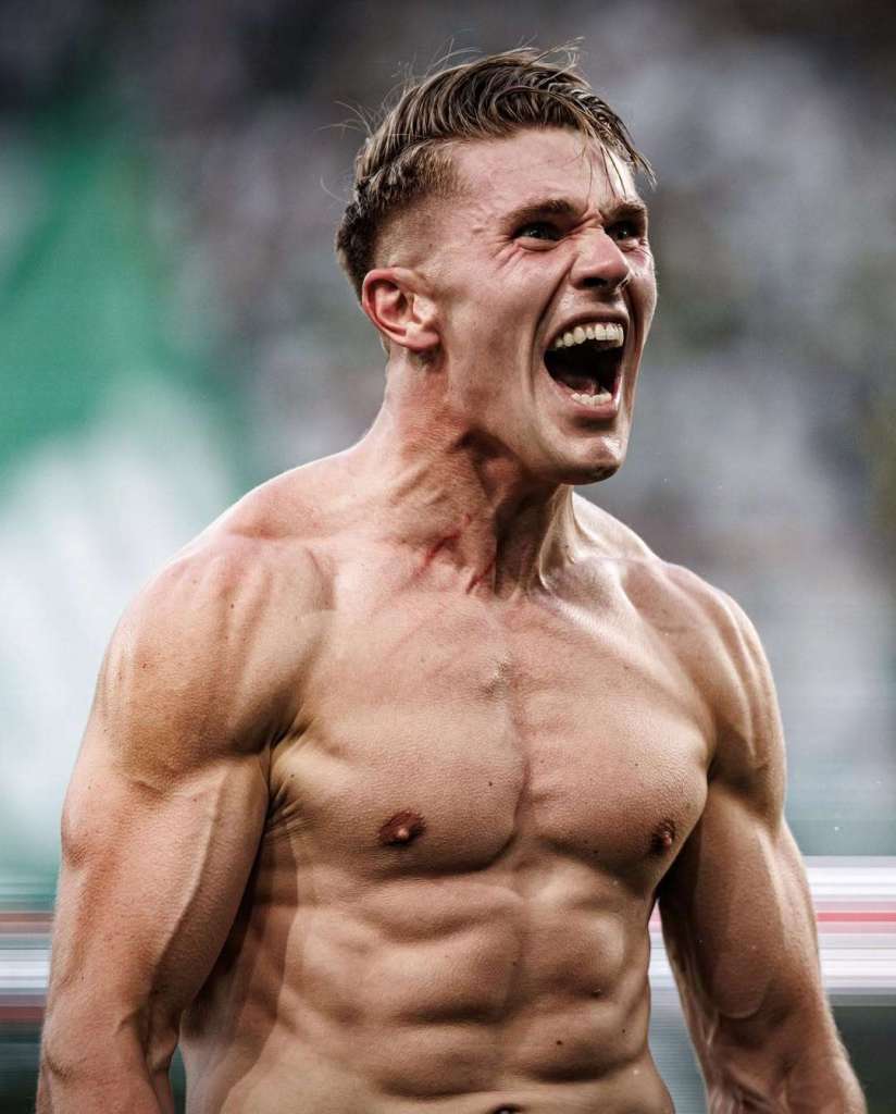 Gyokeres akishangilia