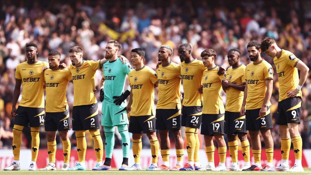 Wolverhampton Wanderers first-team squad lined up in their 2025/26 old gold SUDU home kits.