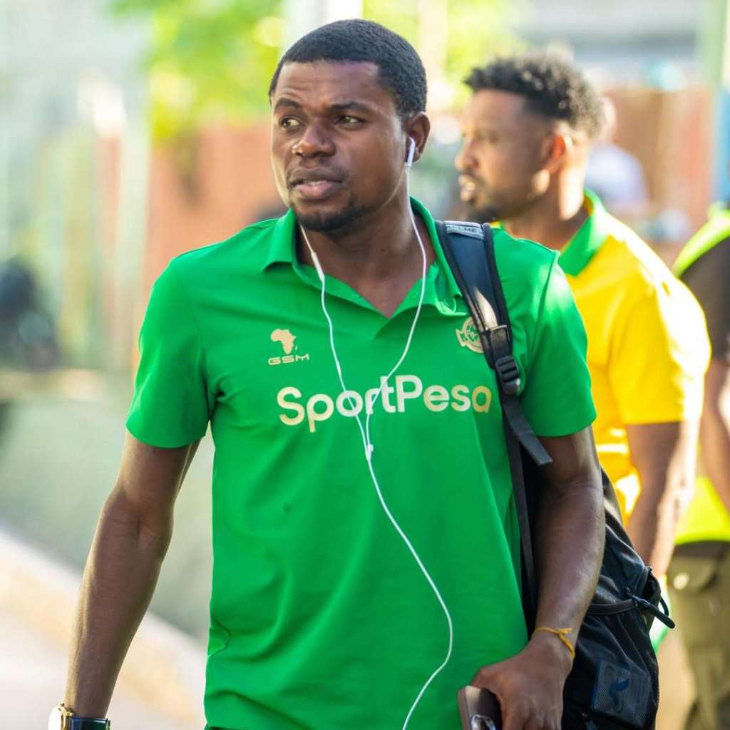 Maxi Nzengeli (-)