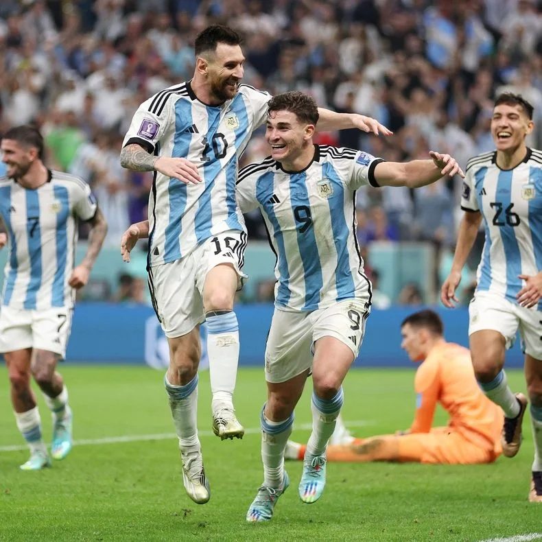 Messi na Alvarez